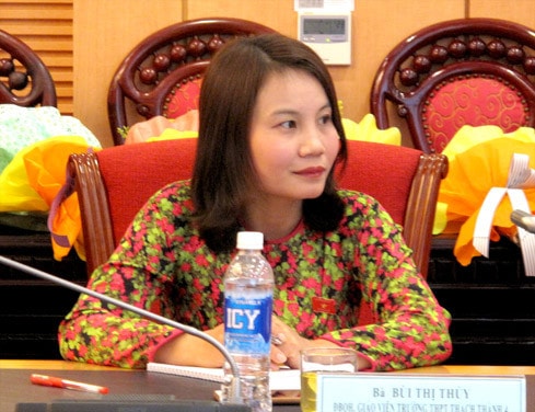 Bà Bùi Thị Thủy, ĐBQH, Giáo viên Trường THPT Thạch Thành 4, tỉnh Thanh Hóa