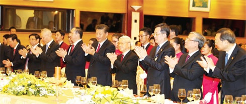 Tổng Bí thư Nguyễn Phú Trọng, Chủ tịch Nước Trần Đại Quang cùng Tổng Bí thư, Chủ tịch Trung Quốc Tập Cận Bình và các đại biểu dự tiệc chiêu đãi Ảnh: Trí Dũng