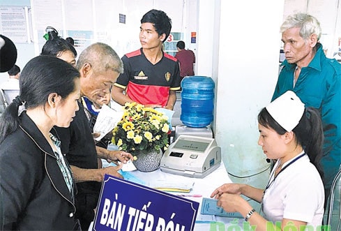 Cấp thẻ bảo hiểm y tế cho người nghèo