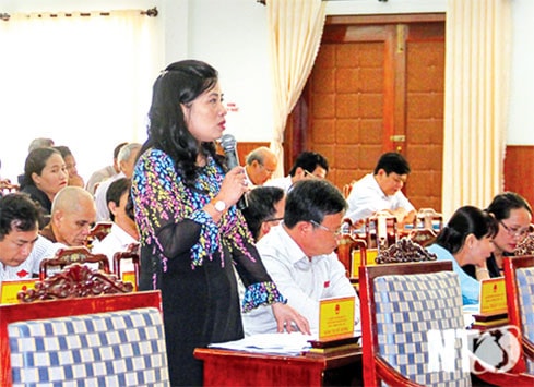 Đại biểu chất vấn các sở, ngành tại kỳ họp