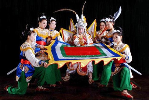 Những nghiên cứu lý luận của nhà nghiên cứu, soạn giả Mịch Quang giúp mọi người biết được cái hay, cái đẹp của nghệ thuật tuồng Ảnh: ITN