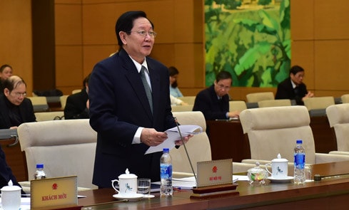 Bộ trưởng Bộ Nội vụ Lê Vĩnh Tân phát biểu tại phiên họp Ảnh: Quang Khánh