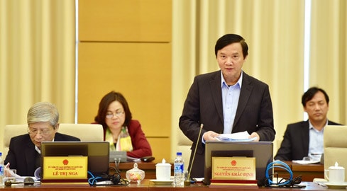 Chủ nhiệm Ủy ban Pháp luật Nguyễn Khắc Định phát biểu tại phiên họp UBTVQH ngày 13.3 Ảnh: Quang Khánh