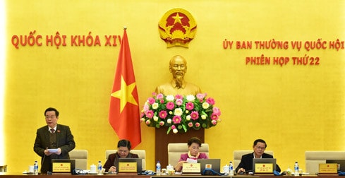 Phó Chủ tịch Quốc hội Phùng Quốc Hiển điều hành phiên họp chiều 13.3 Ảnh: Quang Khánh