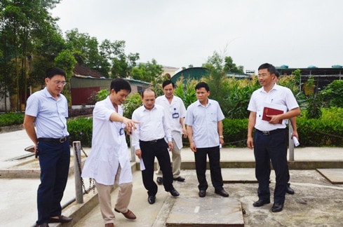 Khảo sát hệ thống xử lý chất thải rắn tại Bệnh viện Lao và Bệnh phổi Ảnh: Hải Phong