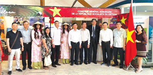 Phó Chủ tịch Quốc hội Phùng Quốc Hiển và các đại biểu thăm Hội chợ Thương mại châu Á - Ấn Độ Dương ở Thủ đô Antananarivo