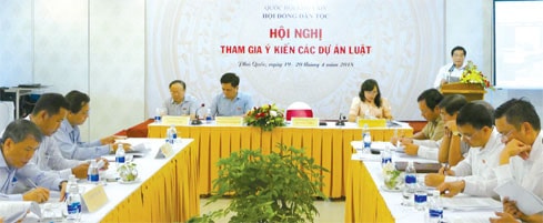 Ủy viên Trung ương Đảng, Chủ tịch Hội đồng Dân tộc Hà Ngọc Chiến phát biểu tại hội nghị Ảnh: H. Ngọc