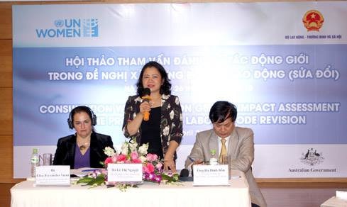 Phó Chủ nhiệm Ủy ban Về các Vấn đề xã hội Lê Thị Nguyệt phát biểu tại Hội thảo