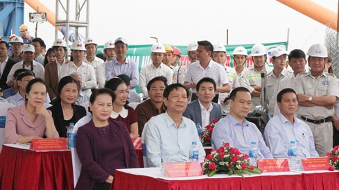 Chủ tịch Quốc hội Nguyễn Thị Kim Ngân dự Lễ hợp long cầu Bạch Đằng ảnh 3