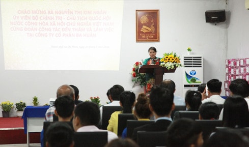 Chủ tịch Quốc hội Nguyễn Thị Kim Ngân thăm Nhà máy xử lý trứng gia cầm Ba Huân ảnh 1