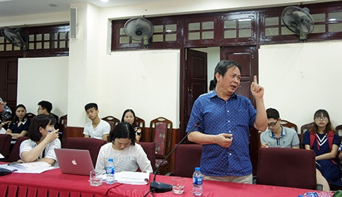 PGS.TS Nguyễn Ngọc Chí cho rằng, với tốc độc lan truyền cực nhanh, nên tác động của internet cực lớn, các tích cực và tiêu cực, vì thế tự do internet nhưng phải trong kiểm soát