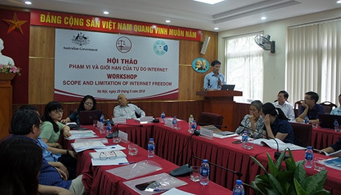 Theo PGS.TS Vũ Công Giao, để giám sát những hành vi vượt quá giới hạn của tự do ngôn luận trên không gian mạng, các quốc gia đang sử dụng một hoặc đồng thời nhiều biện pháp