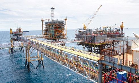 Một cụm giàn khai thác và xử lý của Vietsovpetro