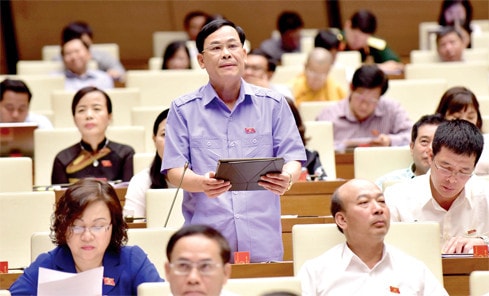 Đại biểu Quốc hội Hoàng Văn Hùng (Thái Nguyên) phát biểu tại hội trường Ảnh: Quang Khánh