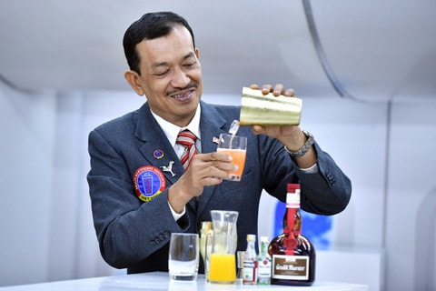Ông Võ Tấn Sỹ tiếp tục hợp tác với Vietnam Airline chế tạo những loại cocktail mới