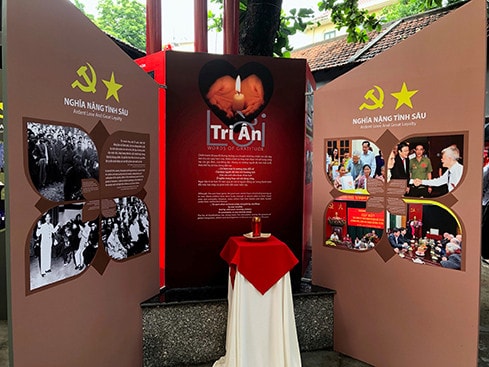 Một góc trưng bày “Lời tri ân”