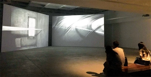 Video art vẫn chưa quen thuộc với nhiều công chúng Việt Nam Ảnh: Th. Nguyên
