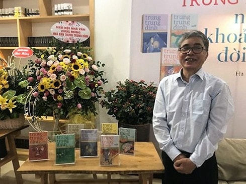 Nhà văn Trung Trung Đỉnh và bộ 7 cuốn sách mới phát hành