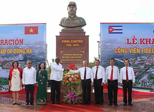Các đại biểu tại lễ khánh thành Công viên Fidel Castro Ảnh: Thanh Tùng