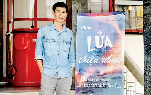 Đạo diễn Đặng Hồng Giang trong một buổi chiếu phim “Lửa Thiện Nhân”