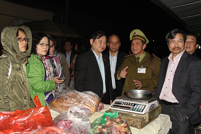 Đoàn giám sát của Ủy ban Khoa học, công nghệ và Môi trường tại Chợ đầu mối Hải Bối, Hà Nội