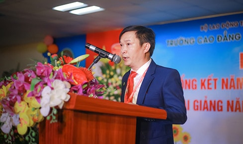 Chủ tịch HĐQT, TS Quản lý giáo dục Lê Đại Hùng phát biểu tại buổi lễ