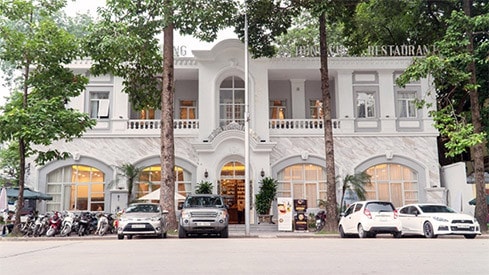 Vẻ ngoài tráng lệ tựa như một góc Châu Âu giữa Hà Nội của Nhà hàng 37 Hùng Vương