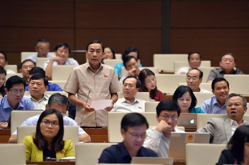 Đại biểu Quốc hội Phạm Văn Hòa (Đồng Tháp) phát biểu tại hội trường Ảnh: Q. Khánh
