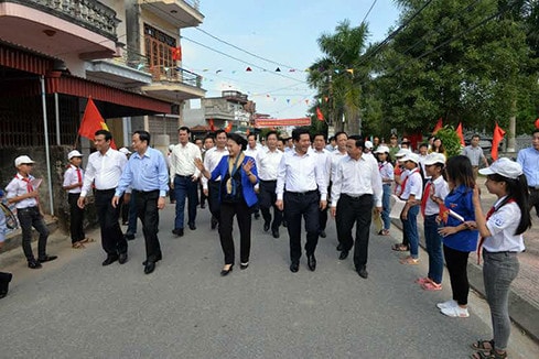 Chủ tịch Quốc hội Nguyễn Thị Kim Ngân dự Ngày hội đại đoàn kết toàn dân tộc tại Thôn Nam Ô Trình, xã Thụy Trình, Thái Bình ảnh 1