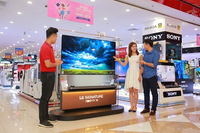 Smart TV màn hình lớn, siêu lớn là món hàng được quan tâm nhất trong mùa “bão” Black Friday
