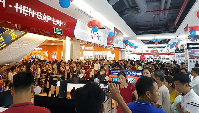 Lượng khách đổ về siêu thị điện máy VinPro tăng đột biến so với ngày thường