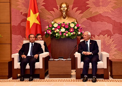 Phó Chủ tịch QH Uông Chu Lưu tiếp đoàn đại biểu Bộ Tư pháp Lào, do Bộ trưởng Bộ Tư pháp Xaysy Santivong dẫn đầu Ảnh: Quang Khánh
