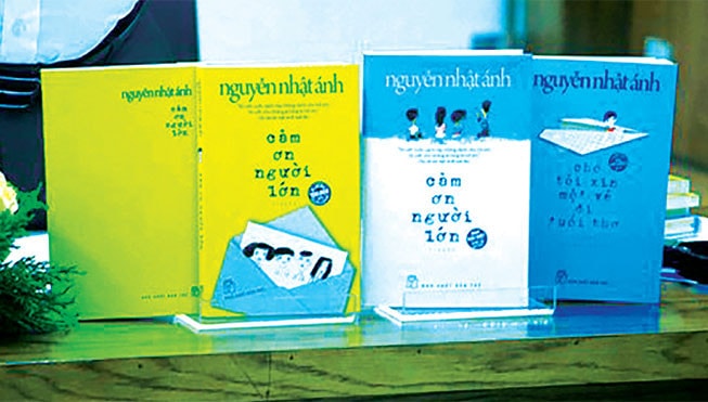 Ông Nguyễn Minh Nhựt chia sẻ nhân dịp ra mắt cuốn “Cảm ơn người lớn” tại Hà Nội - Ảnh: Ng. Phương