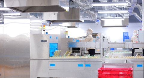 Hệ thống rửa hiện đại, khoa học giúp tách rác thải và dụng cụ gọn gàng, sạch sẽ