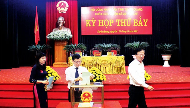 Đại biểu HĐND tỉnh Tuyên Quang bỏ phiếu tín nhiệm các chức danh do HĐND tỉnh bầu Ảnh: Khánh Duy