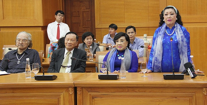 Chủ tịch Quốc hội Nguyễn Thị Kim Ngân gặp mặt văn nghệ sỹ tại Thành phố Hồ Chí Minh ảnh 4