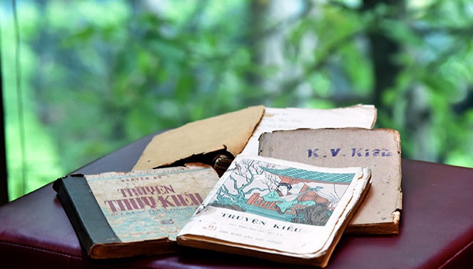 Một vài cuốn “Truyện Kiều” do Phó Chủ tịch Quốc hội Phùng Quốc Hiển sưu tầm Ảnh: Lâm Hiển