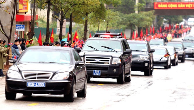 Chủ tịch Triều Tiên Kim Jong-un rời tàu, bước xuống nhà ga hành khách Đồng Đăng Ủy viên Bộ Chính trị, Bí thư Trung ương Đảng, Trưởng ban Tuyên giáo Trung ương Võ Văn Thưởng đón Chủ tịch Triều Tiên Kim Jong-un tại ga Đồng Đăng Người dân tỉnh Lạng Sơn với cờ và hoa rực rỡ đón chào Chủ tịch Triều Tiên Kim Jong-un Đoàn xe của Chủ tịch Triều Tiên Kim Jong-un rời khỏi nhà ga Đồng Đăng