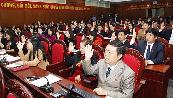 Đại biểu biểu quyết tại Kỳ họp