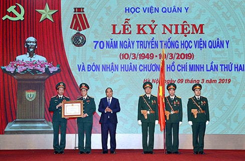 Thủ tướng Nguyễn Xuân Phúc trao Huân chương Hồ Chí Minh cho Học viện Quân y