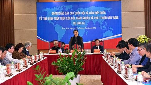 Phó Chủ tịch Thường trực Quốc hội Tòng Thị Phóng phát biểu tại cuộc làm việc với lãnh đạo tỉnh Sơn La