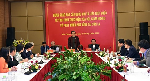 Phó Chủ tịch Thường trực Quốc hội Tòng Thị Phóng phát biểu tại cuộc làm việc với lãnh đạo huyện Mộc Châu, Sơn La