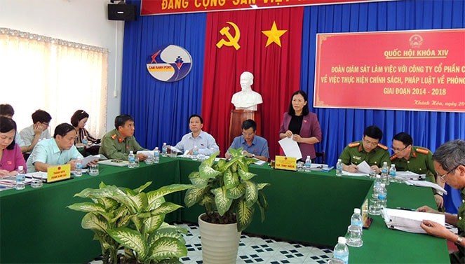 Ủy viên Trung ương Đảng, Ủy viên Uỷ ban Thường vụ Quốc hội, Chủ nhiệm Ủy ban Tư pháp, Phó trưởng đoàn giám sát Lê Thị Nga phát biểu tại buổi làm việc