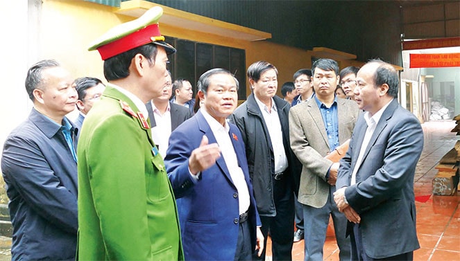 Phó Chủ tịch Quốc hội Đỗ Bá Tỵ khảo sát công tác phòng cháy, chữa cháy tại Công ty TNHH Minh Phương, xã La Phù, huyện Hoài Đức, TP Hà Nội Ảnh: Hoàng Ngọc