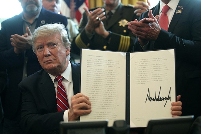 Tổng thống Donald Trump sử dụng quyền phủ quyết lần đầu tiên hôm 15.3