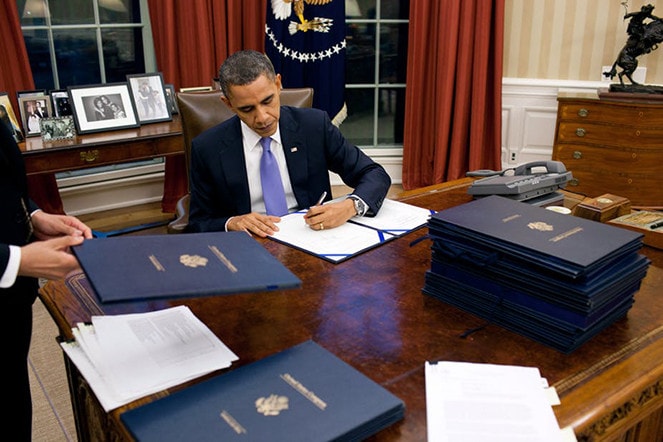 Tổng thống Obama ký ban hành luật