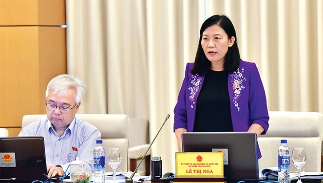 Ủy viên Trung ương Đảng, Chủ nhiệm Ủy ban Tư pháp Lê Thị Nga phát biểu tại phiên họp Ảnh: Q. Khánh