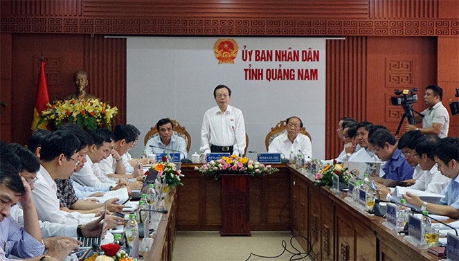 Ủy viên Trung ương Đảng, Phó Chủ tịch Quốc hội Phùng Quốc Hiển phát biểu tại buổi làm việc với tỉnh Quảng Nam