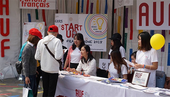 Sinh viên tìm hiểu về các trường đại học Pháp ngữ - Nguồn: AUF