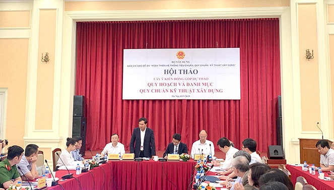 Thứ trưởng Bộ Xây dựng Lê Quang Hùng phát biểu tại hội thảo